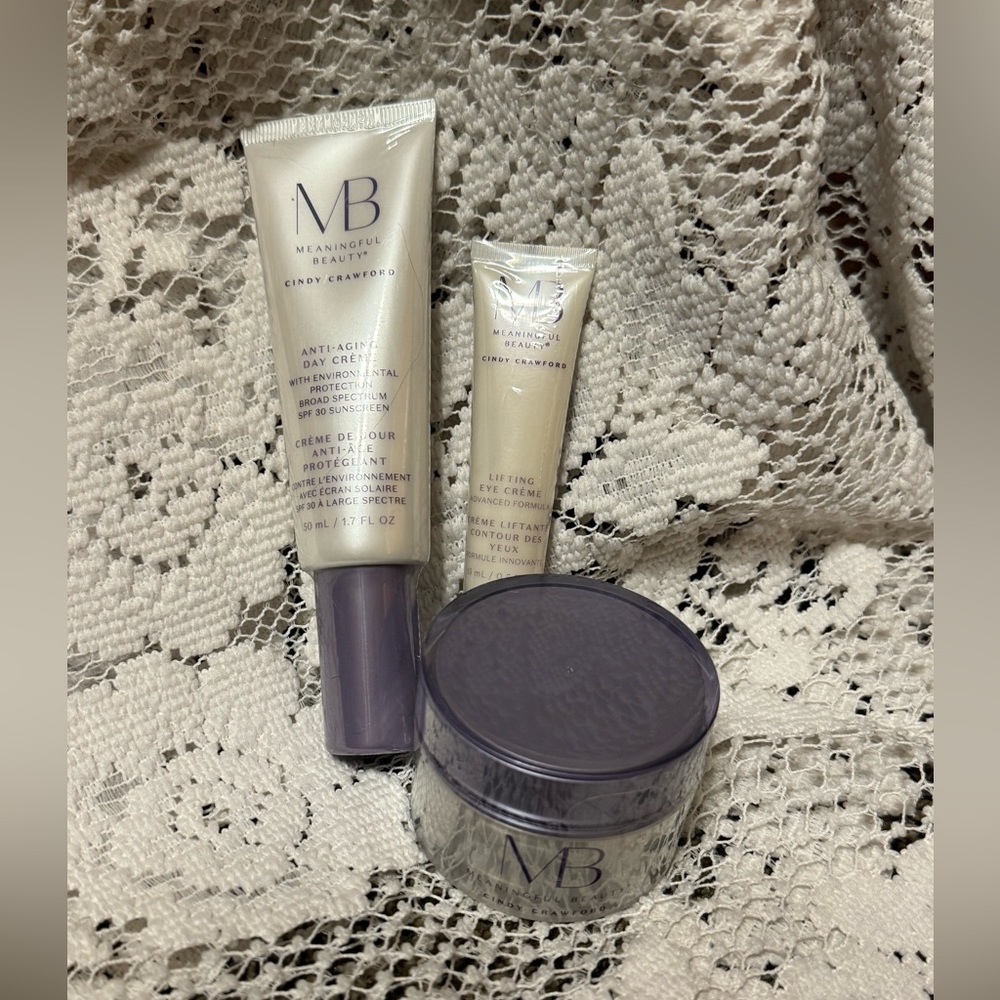 NWT Meaningful Beauty Three Piece Set